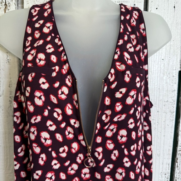 Candies Animal Leopard Print Top Zip Front Sleeveless Size Medium Maroon V-neck - Picture 4 of 11